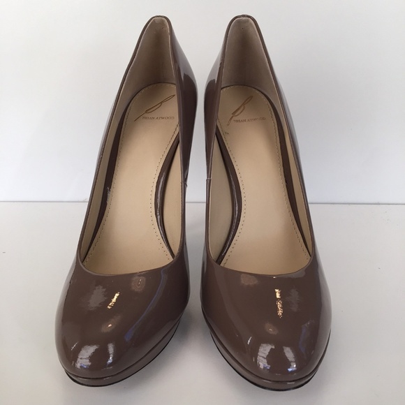B Brian Atwood Nude Patent Pumps - Picture 2 of 6